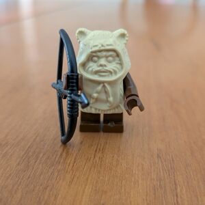 LEGO Star Wars Ewok Minifigure with Bow.